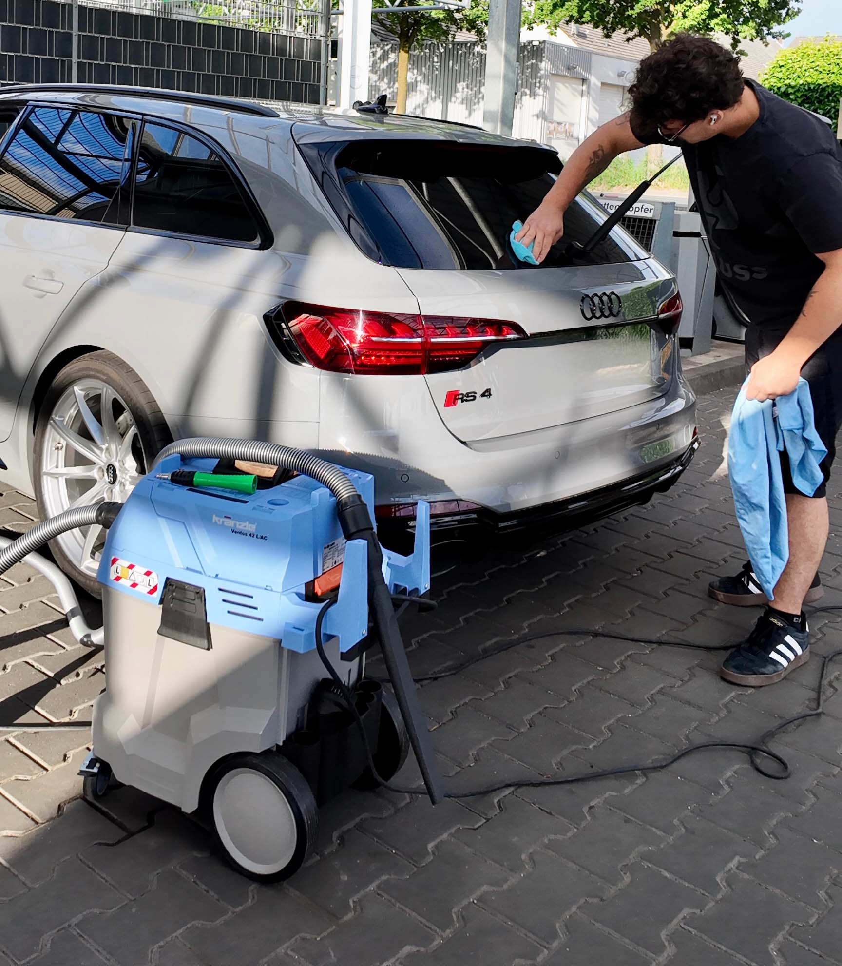 Mobile Fahrzeugreinigung von Kamper Clean vor Ort beim Kunden in Nettetal